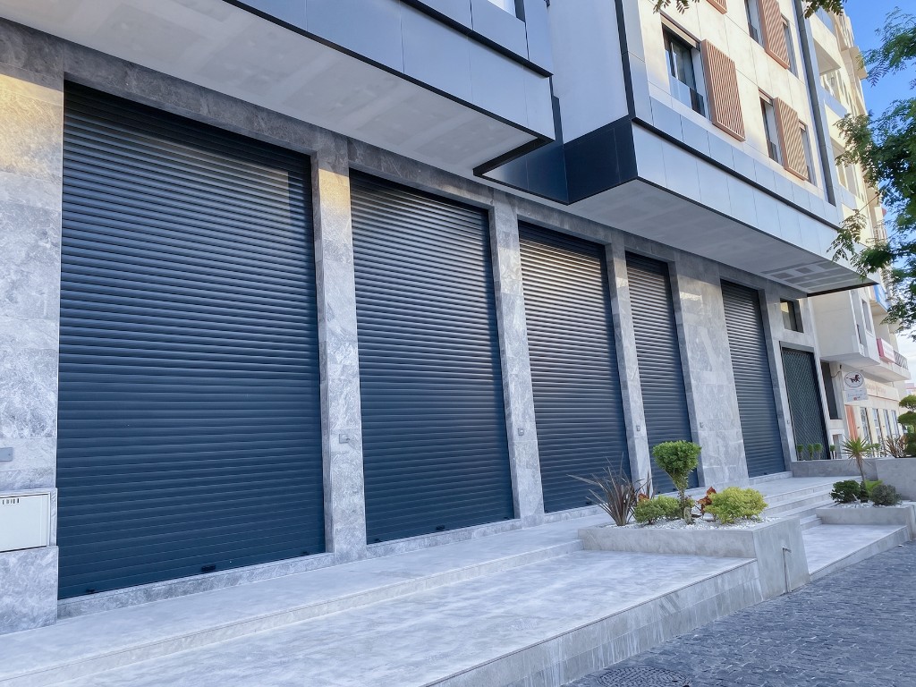 Magasins – Façade Avenue Principale